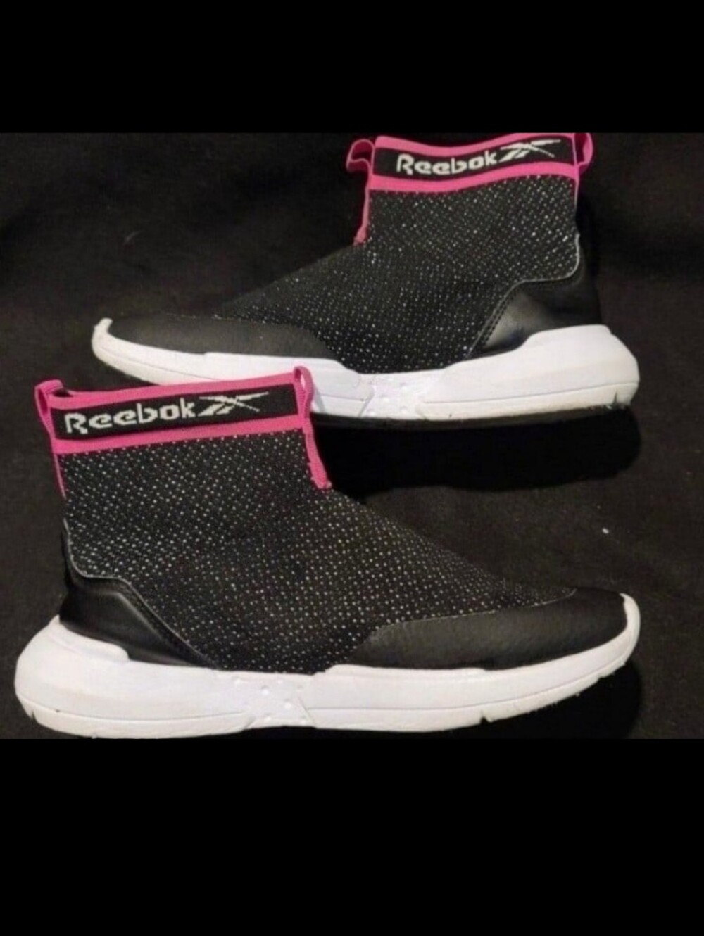 Reebok Slip On shoes girls size 4. Very good condition. Worn twice